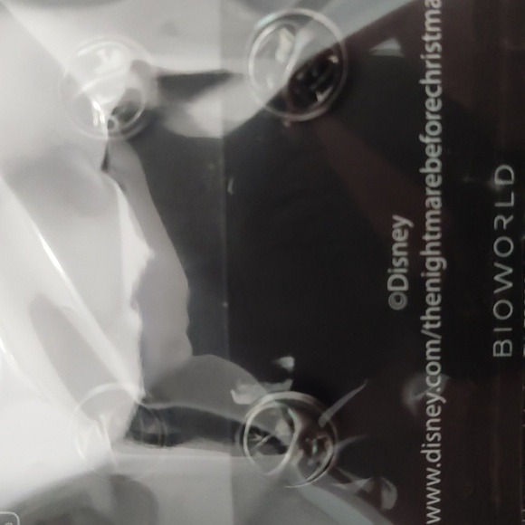 BIO WORLD Nightmare Before Christmas Lapel pins - Picture 2 of 4